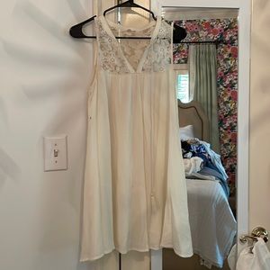 Small sized vestique dress